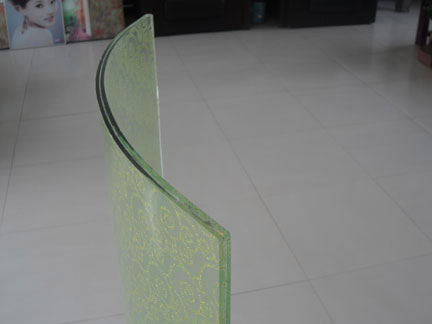 圖片名稱：夾絲玻璃
點(diǎn)擊次數(shù)：2826次